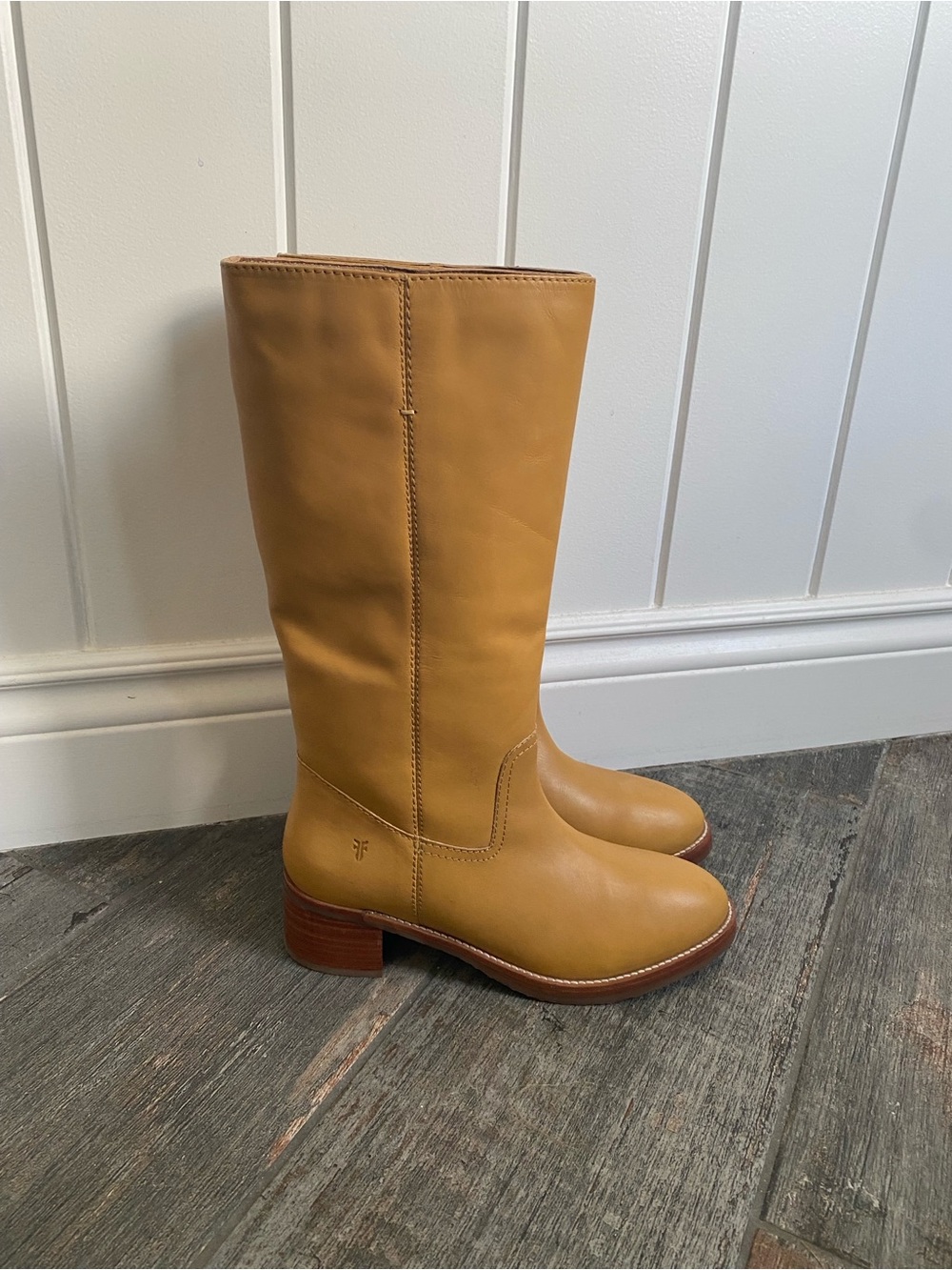 NEW Frye Camryn Leather Boots in gorgeous Banana colour - Picture 3 of 10